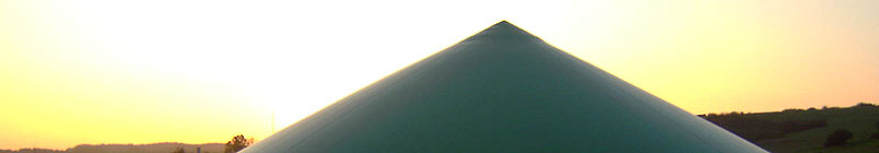 Biogasanlage im Sonnenuntergang